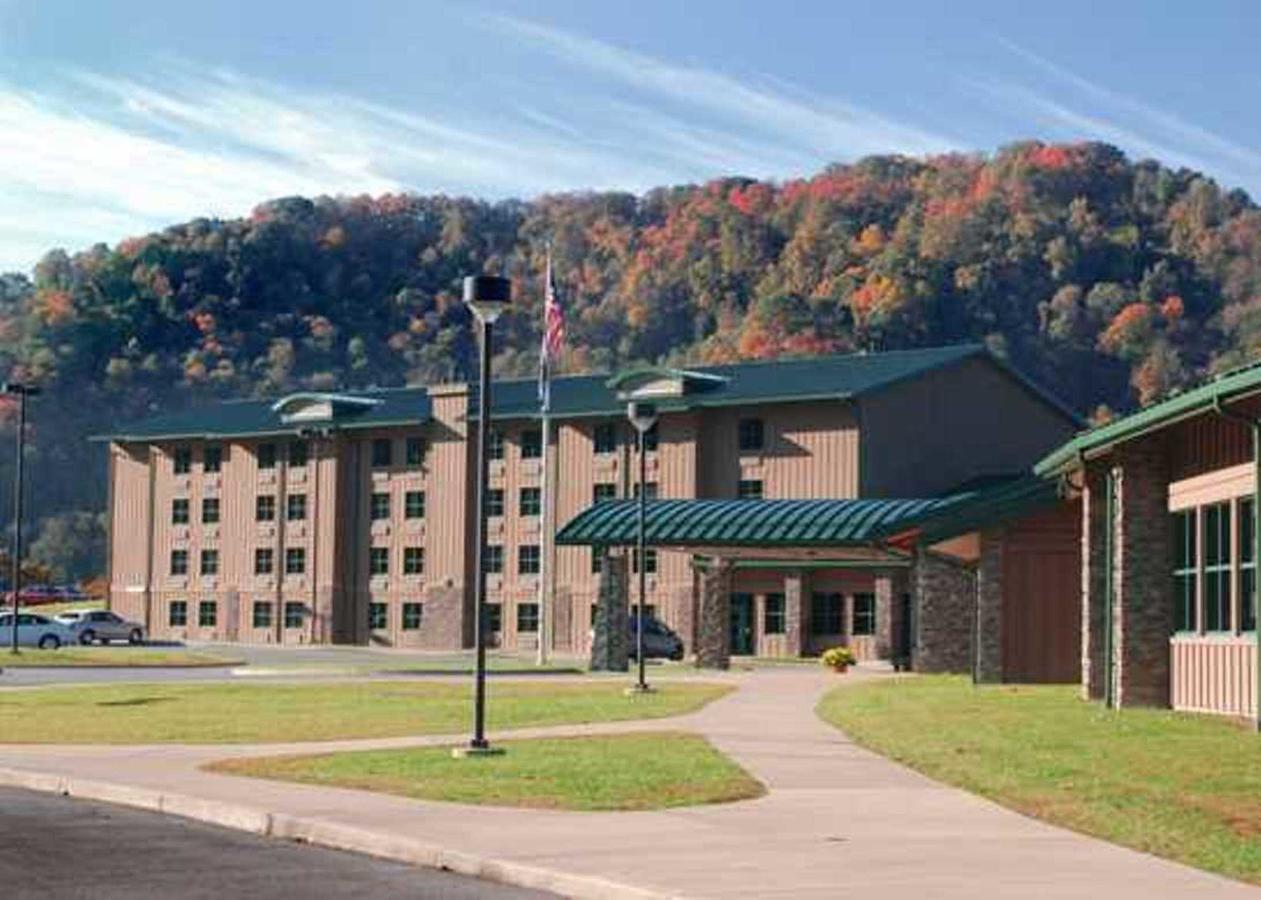 Chief Logan Lodge Hotel & Conference Extérieur photo