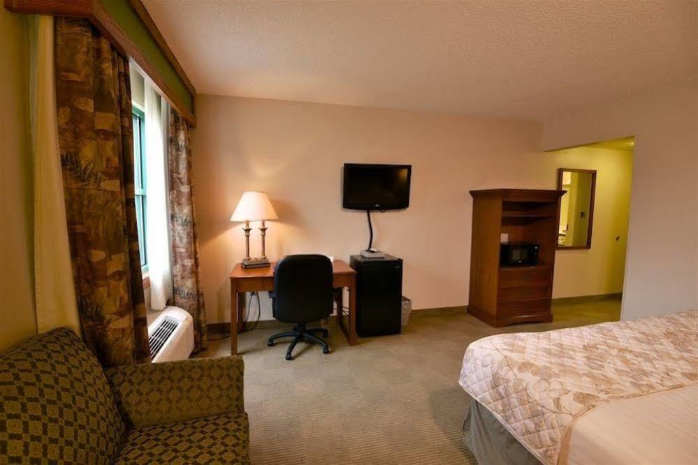 Chief Logan Lodge Hotel & Conference Extérieur photo