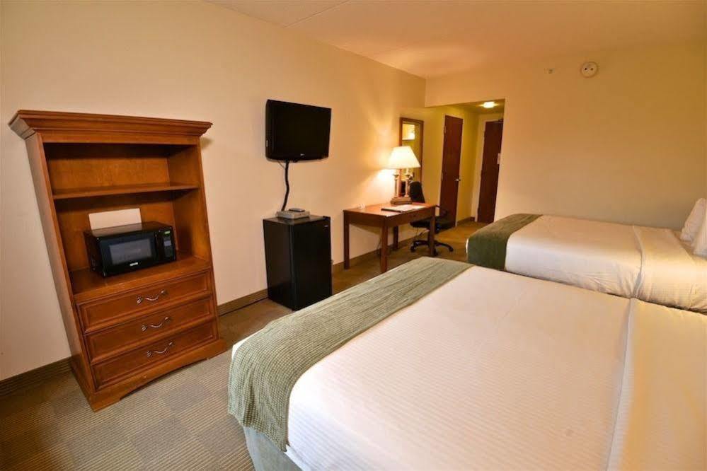 Chief Logan Lodge Hotel & Conference Extérieur photo