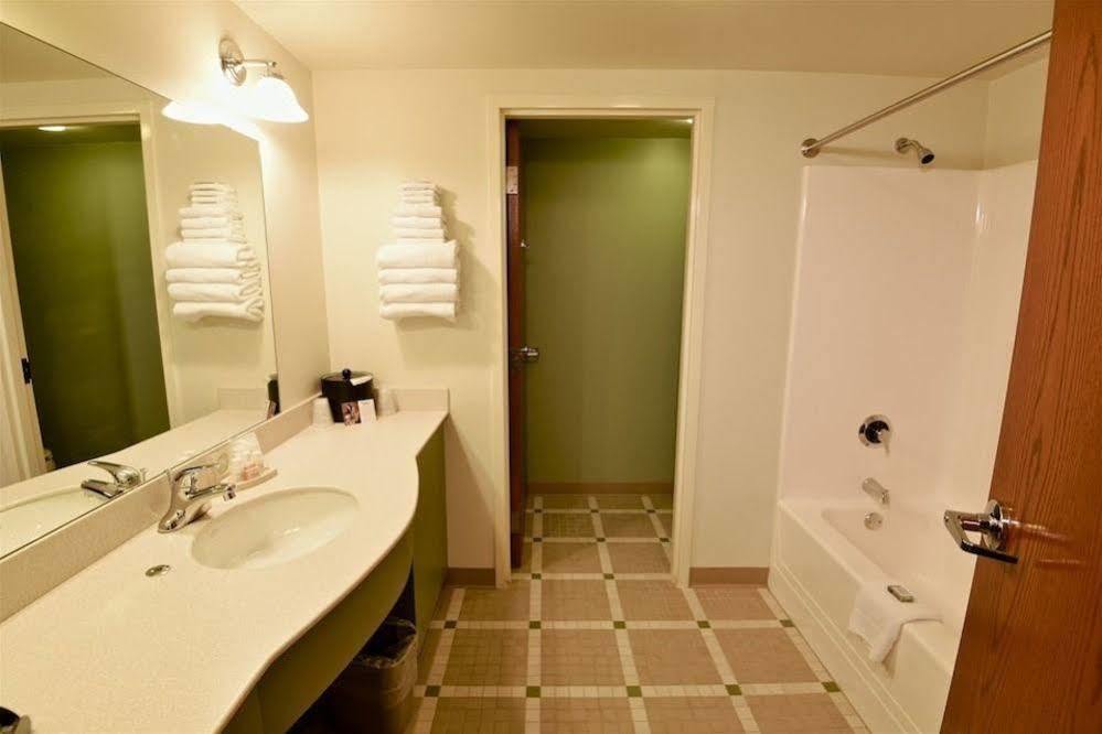 Chief Logan Lodge Hotel & Conference Extérieur photo