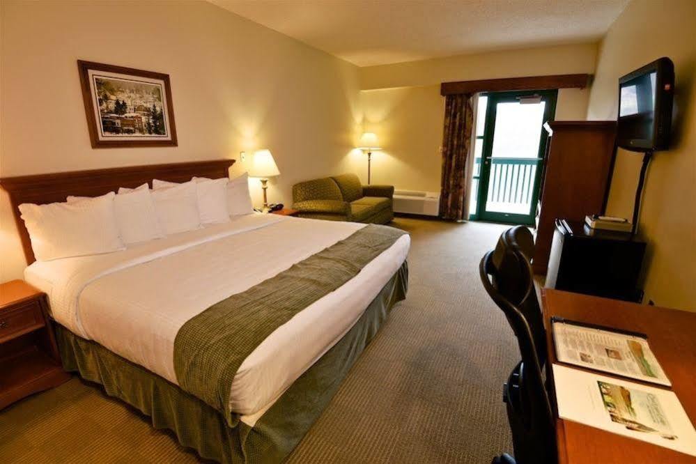 Chief Logan Lodge Hotel & Conference Extérieur photo
